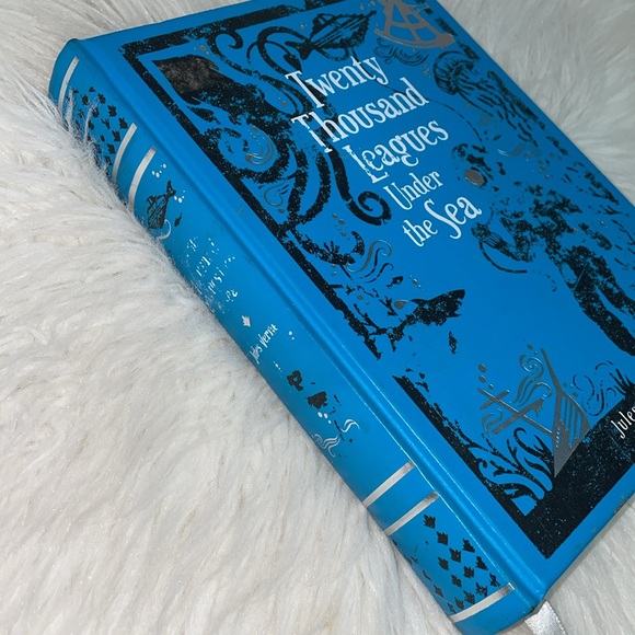 Twenty Thousand Leagues Under The Sea Hard Cover Collection - Picture 2 of 7